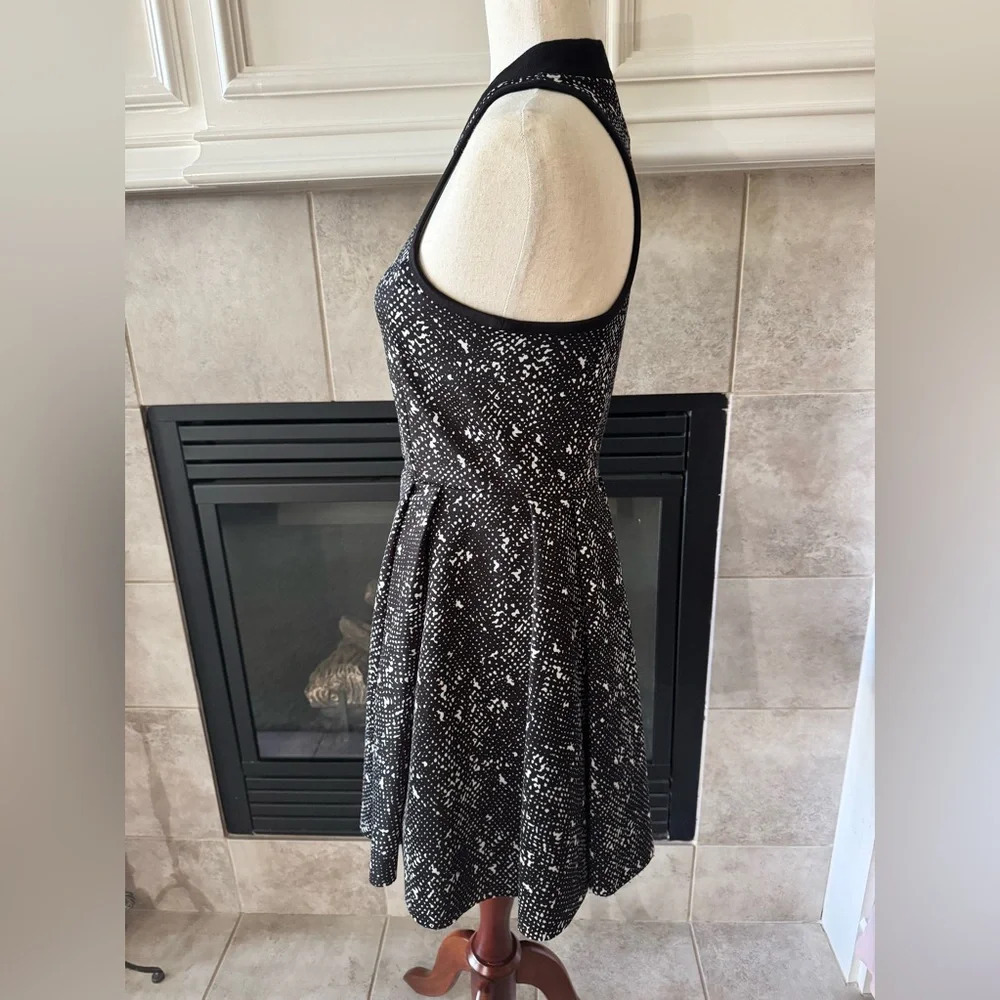 Romeo Juliet Couture Dress, Fit Flare Sleeveless, Black White Print Small - Picture 4 of 10